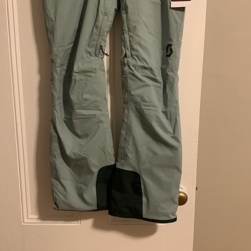 Scott Snowpants - Picture 3 of 7